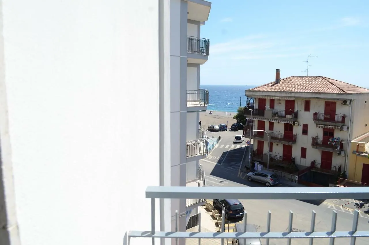 Apartment Fondachello Beach House2 - Fondachello-Apartments Com Italy